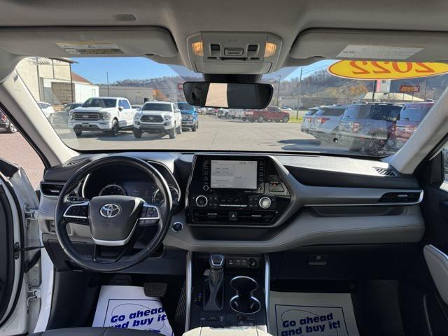 used 2022 Toyota Highlander car, priced at $31,998