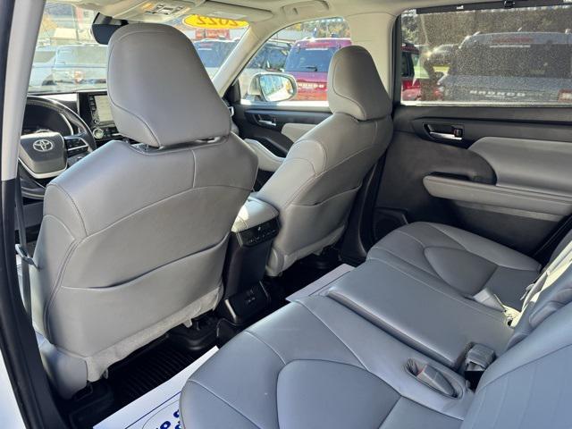 used 2022 Toyota Highlander car, priced at $31,998