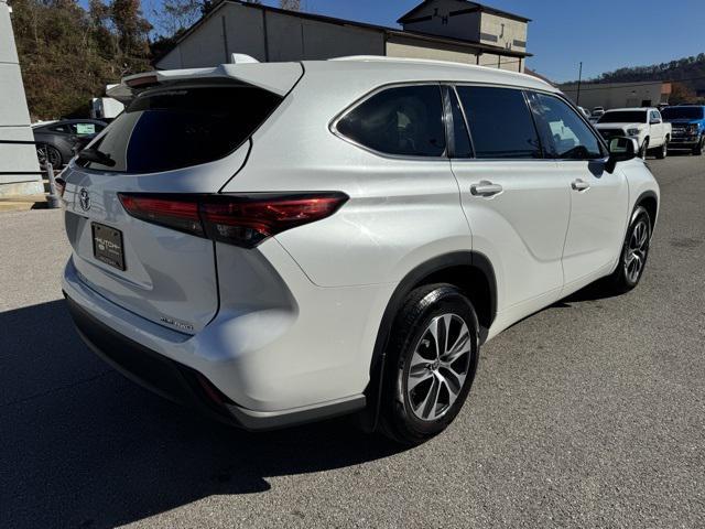 used 2022 Toyota Highlander car, priced at $31,998