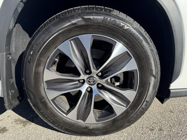 used 2022 Toyota Highlander car, priced at $31,998