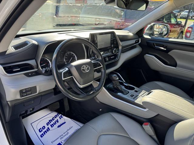 used 2022 Toyota Highlander car, priced at $31,998