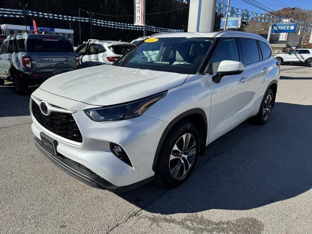 used 2022 Toyota Highlander car, priced at $31,998