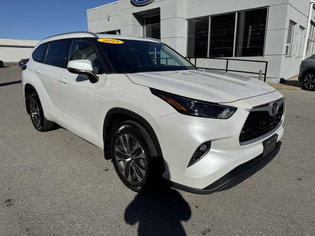 used 2022 Toyota Highlander car, priced at $31,998
