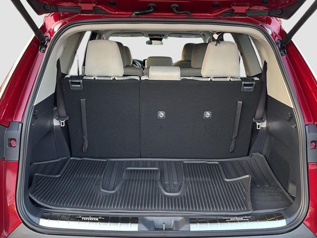 new 2025 Toyota Highlander car, priced at $45,657