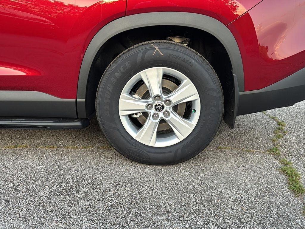 new 2025 Toyota Highlander car, priced at $45,657