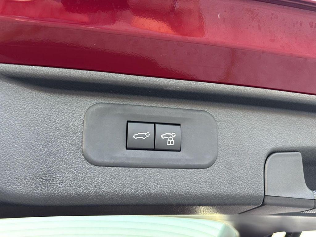 new 2025 Toyota Highlander car, priced at $45,657