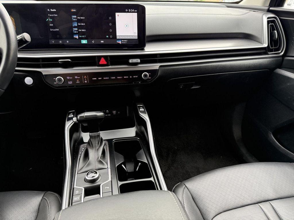 used 2024 Kia Sorento car, priced at $25,900