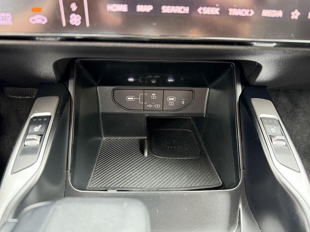 used 2024 Kia Sorento car, priced at $25,900