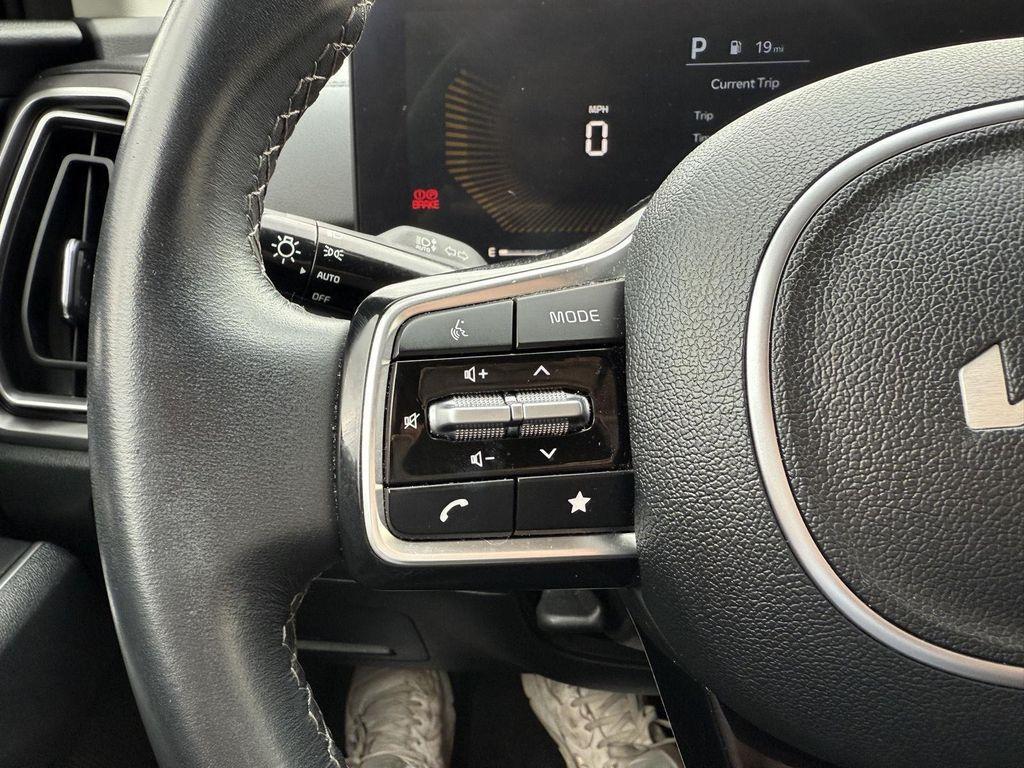 used 2024 Kia Sorento car, priced at $25,900