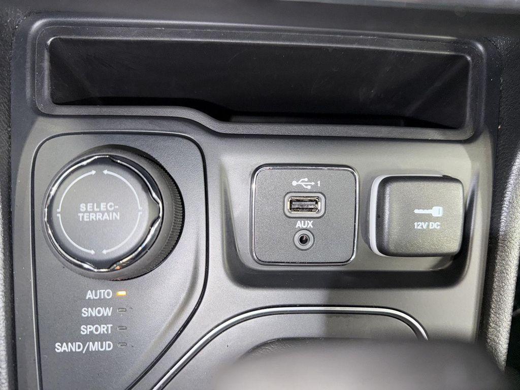 used 2021 Jeep Cherokee car, priced at $22,900