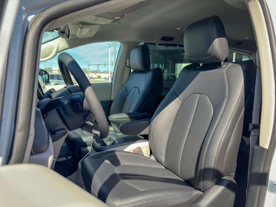 new 2024 Chrysler Pacifica car, priced at $43,059