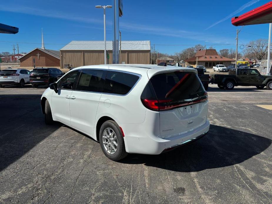 new 2024 Chrysler Pacifica car, priced at $42,309
