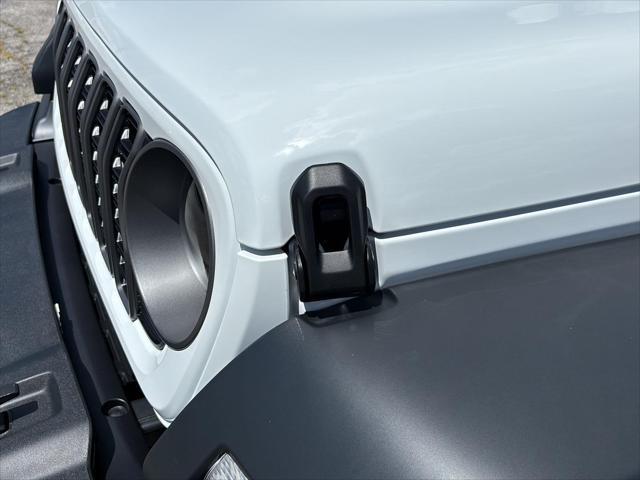 new 2025 Jeep Wrangler car, priced at $46,586