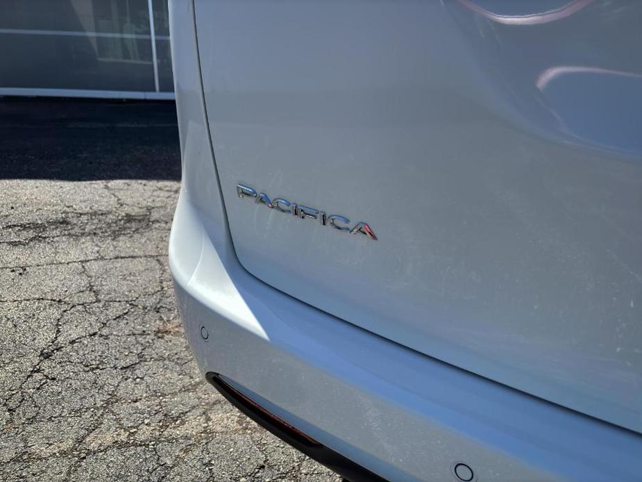 new 2024 Chrysler Pacifica car, priced at $41,312