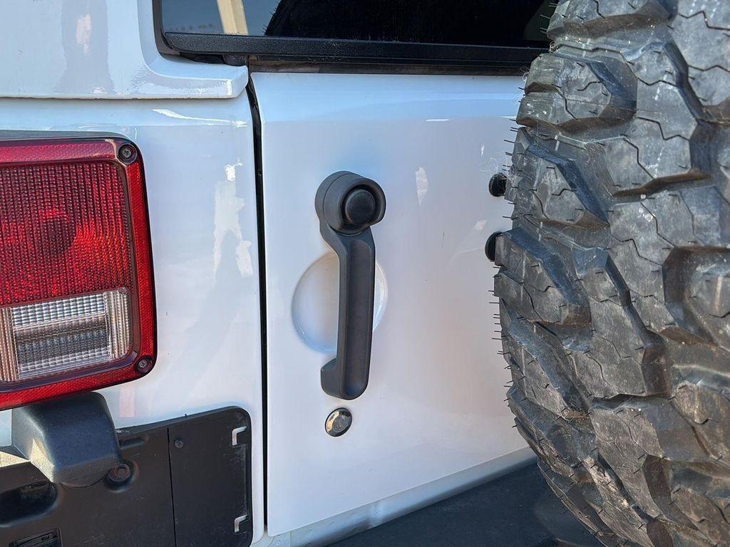 used 2015 Jeep Wrangler Unlimited car, priced at $18,900