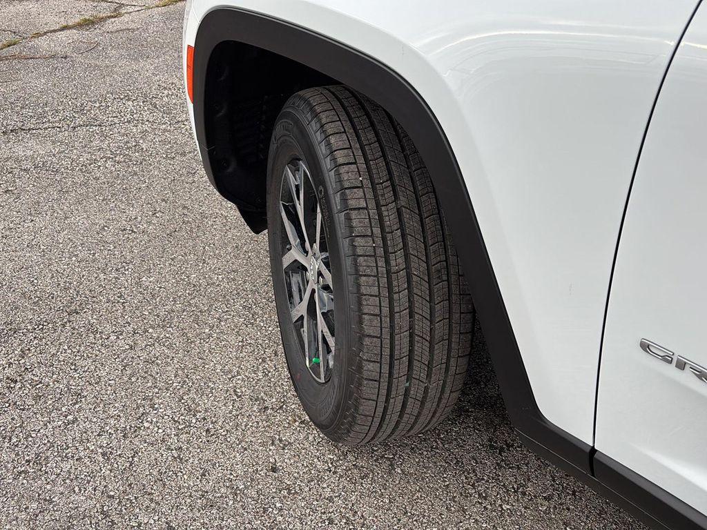 new 2025 Jeep Grand Cherokee L car, priced at $46,395
