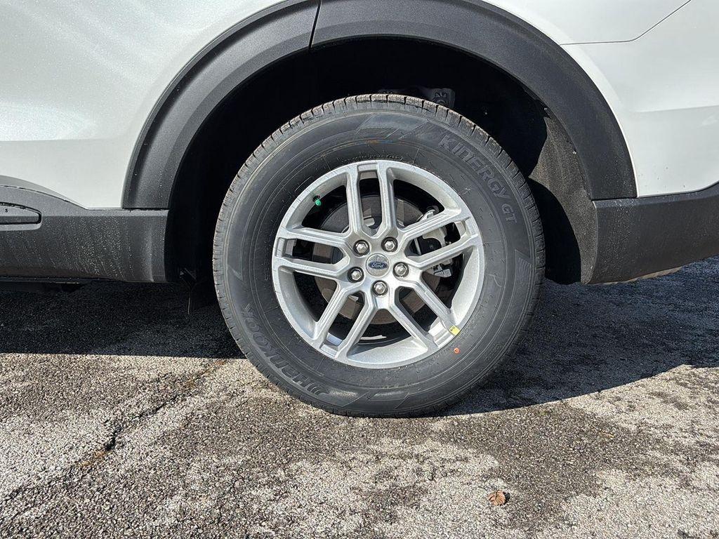 new 2026 Ford Explorer car, priced at $39,455