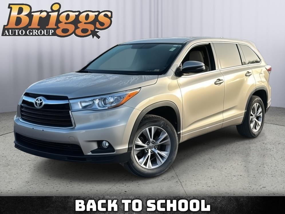 used 2015 Toyota Highlander car, priced at $23,900