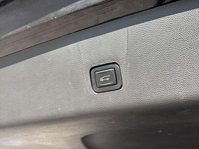 used 2022 Chevrolet Traverse car, priced at $29,500