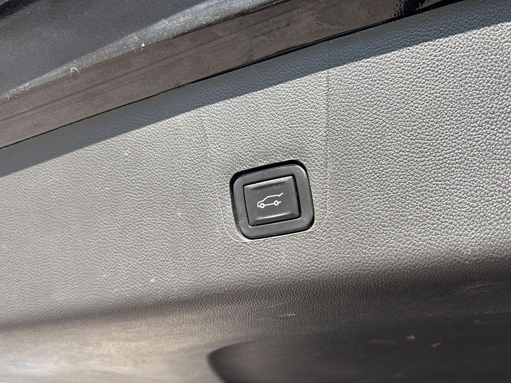 used 2022 Chevrolet Traverse car, priced at $24,900