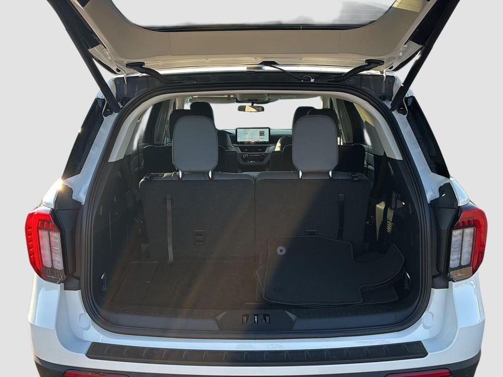new 2025 Ford Explorer car, priced at $46,605