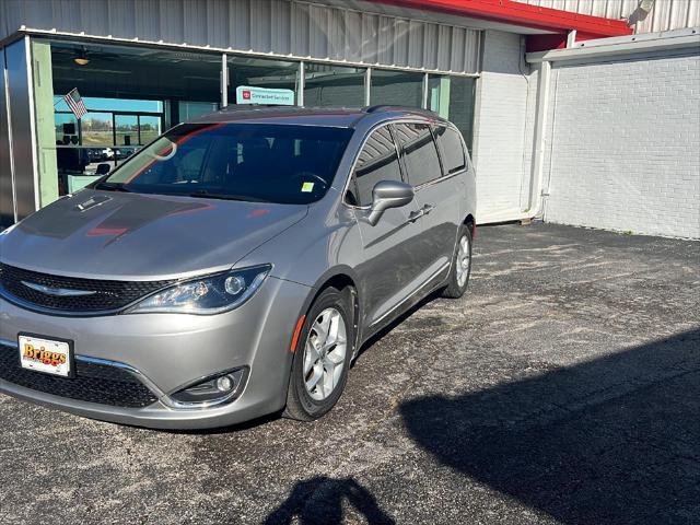 used 2017 Chrysler Pacifica car