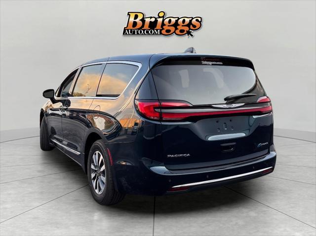 used 2023 Chrysler Pacifica Hybrid car