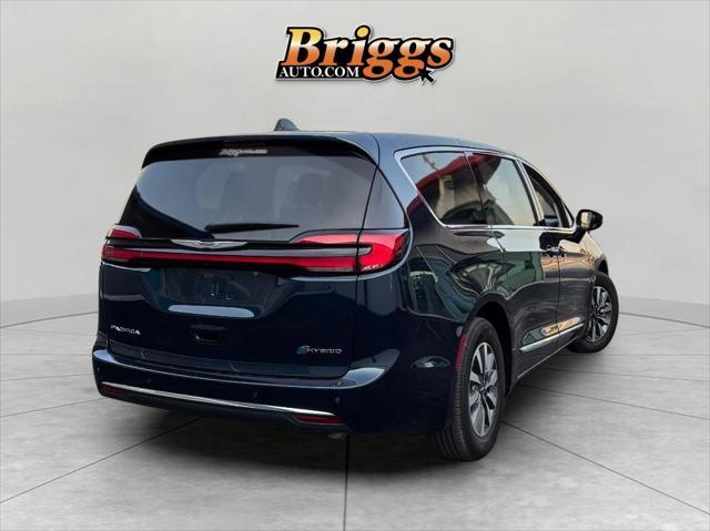 used 2023 Chrysler Pacifica Hybrid car