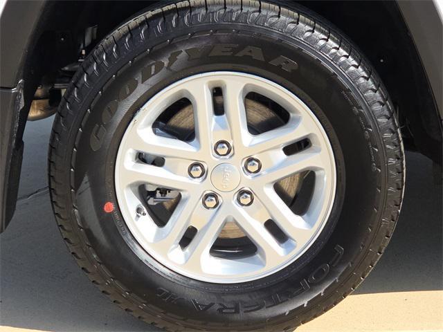 new 2025 Jeep Grand Cherokee car, priced at $32,748