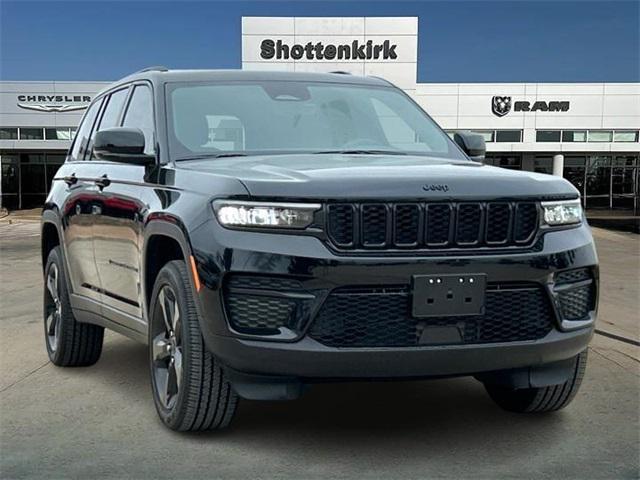 new 2025 Jeep Grand Cherokee car, priced at $48,175