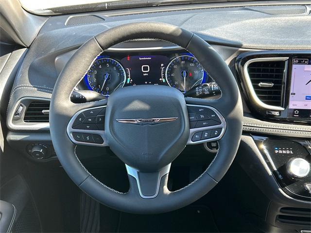 new 2025 Chrysler Pacifica car, priced at $44,320