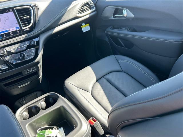 new 2025 Chrysler Pacifica car, priced at $44,320