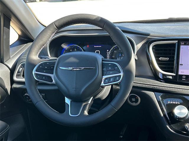 new 2025 Chrysler Pacifica car, priced at $44,320