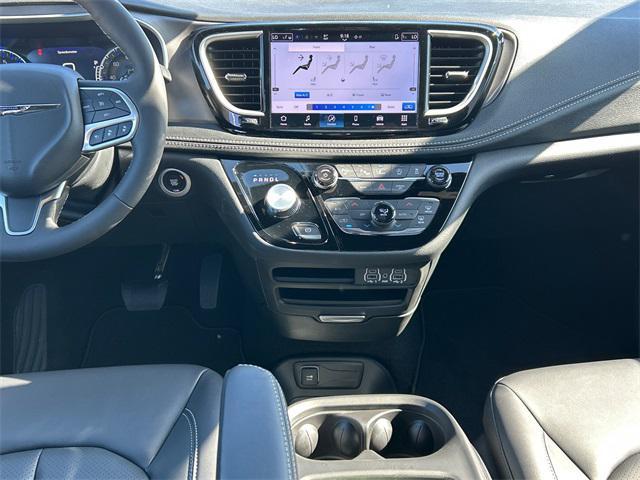 new 2025 Chrysler Pacifica car, priced at $44,320