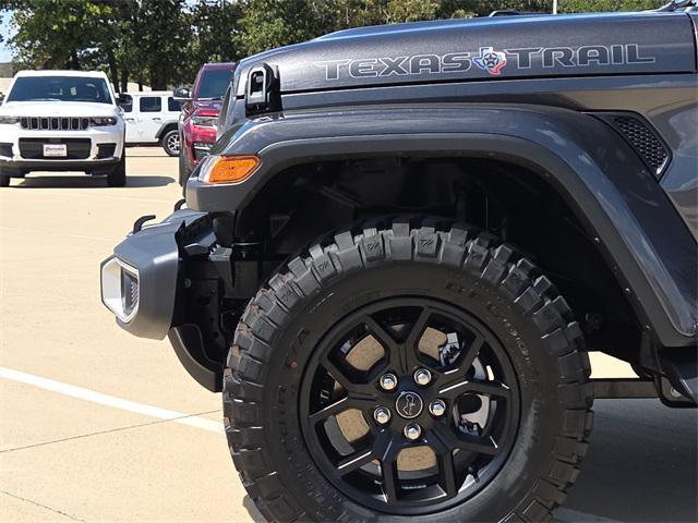 new 2025 Jeep Gladiator car, priced at $39,034