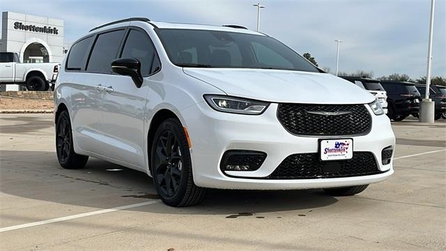 new 2024 Chrysler Pacifica car, priced at $48,890