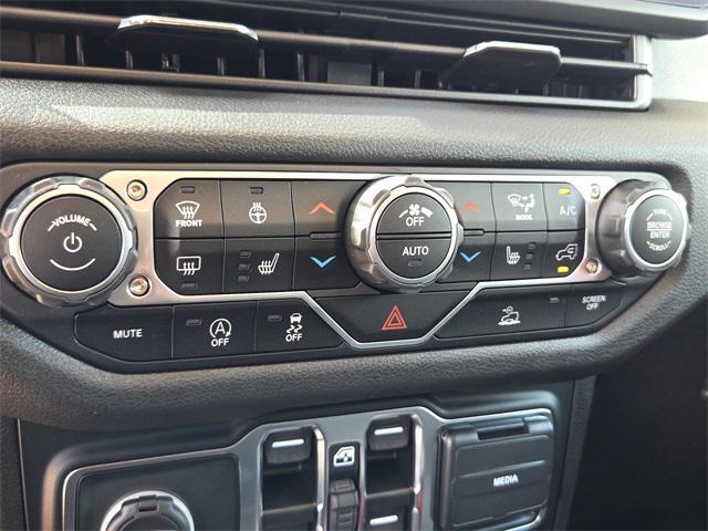 new 2025 Jeep Wrangler car, priced at $48,702