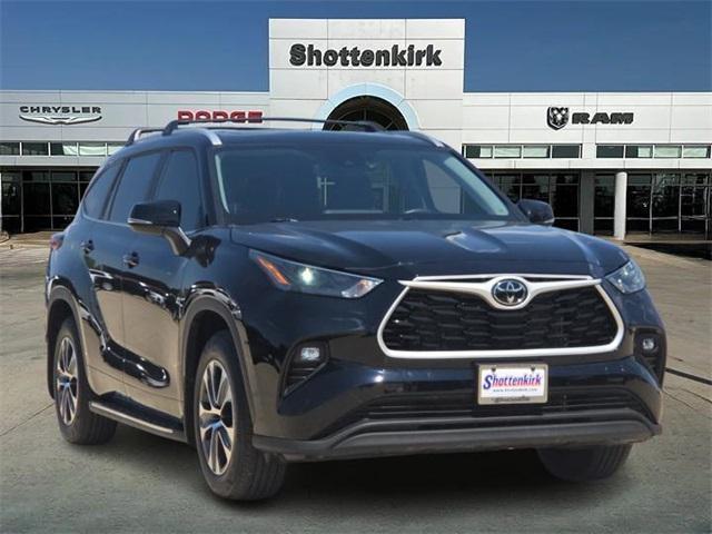 used 2023 Toyota Highlander car, priced at $35,940