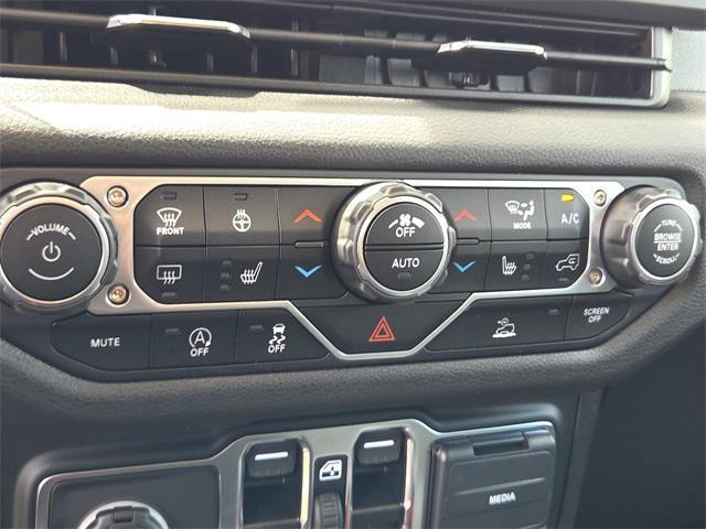 new 2025 Jeep Wrangler car, priced at $45,304