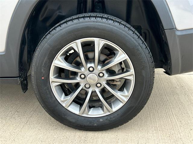 used 2020 Jeep Cherokee car, priced at $16,546