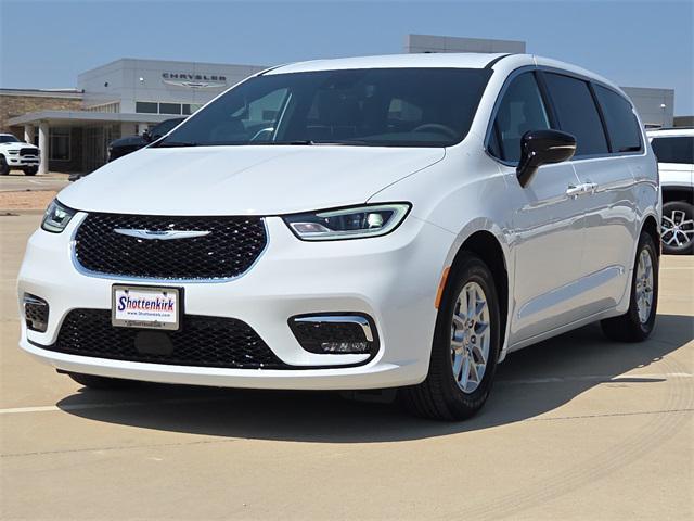 new 2026 Chrysler Pacifica car, priced at $38,680