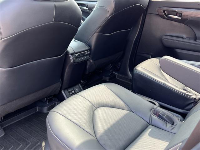 used 2022 Toyota Highlander car