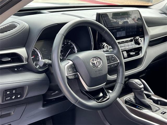 used 2022 Toyota Highlander car