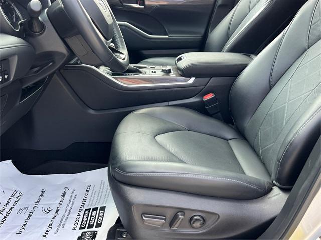used 2022 Toyota Highlander car