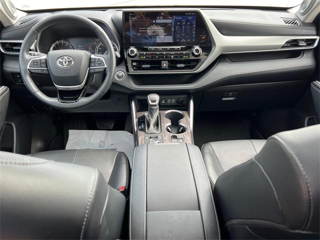 used 2022 Toyota Highlander car