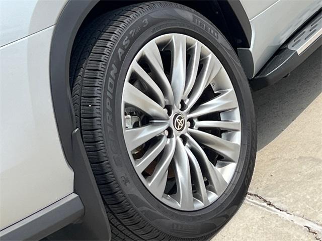 used 2022 Toyota Highlander car