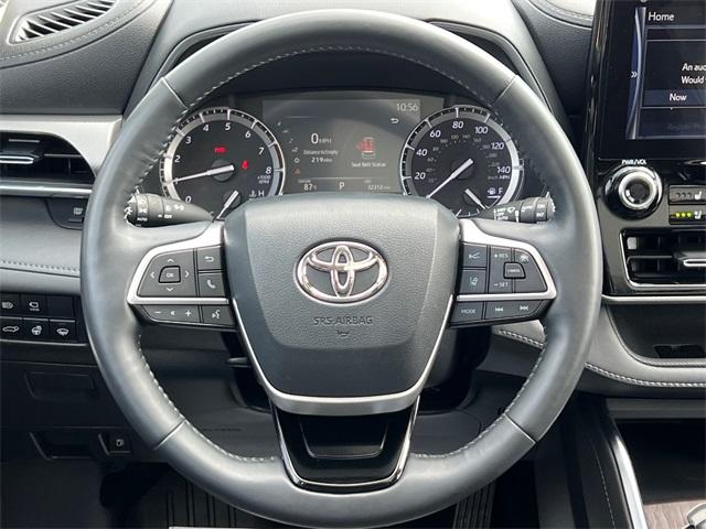used 2022 Toyota Highlander car