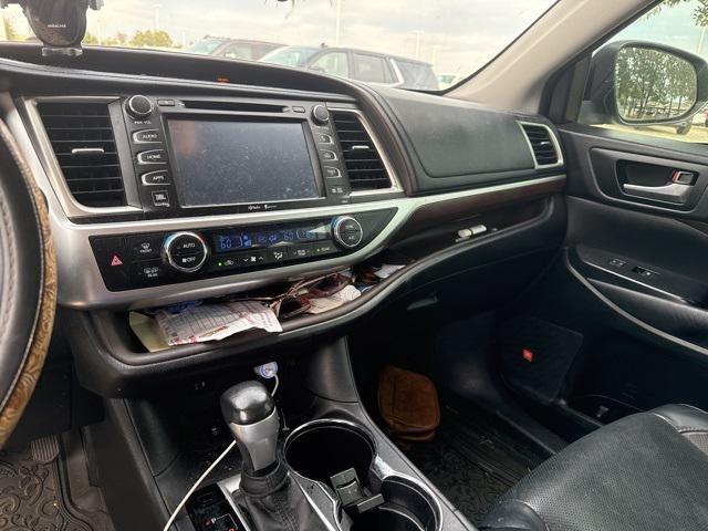 used 2015 Toyota Highlander Hybrid car, priced at $18,154