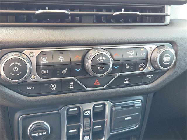 new 2025 Jeep Wrangler car, priced at $45,304