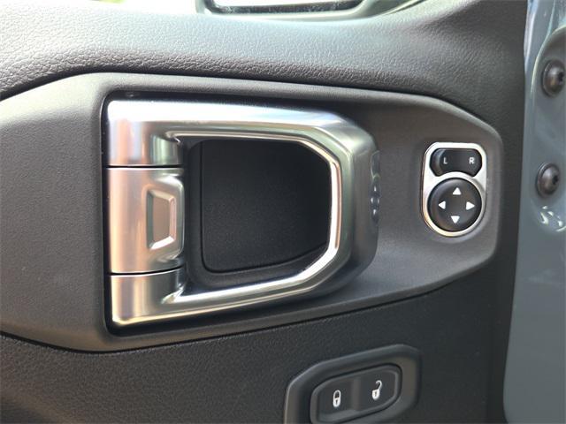 new 2025 Jeep Wrangler car, priced at $45,304